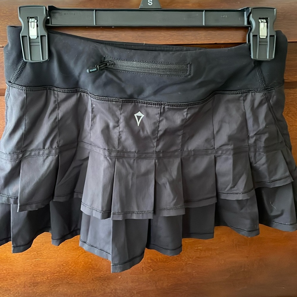 Ivivva girls tennis skirt black size 12